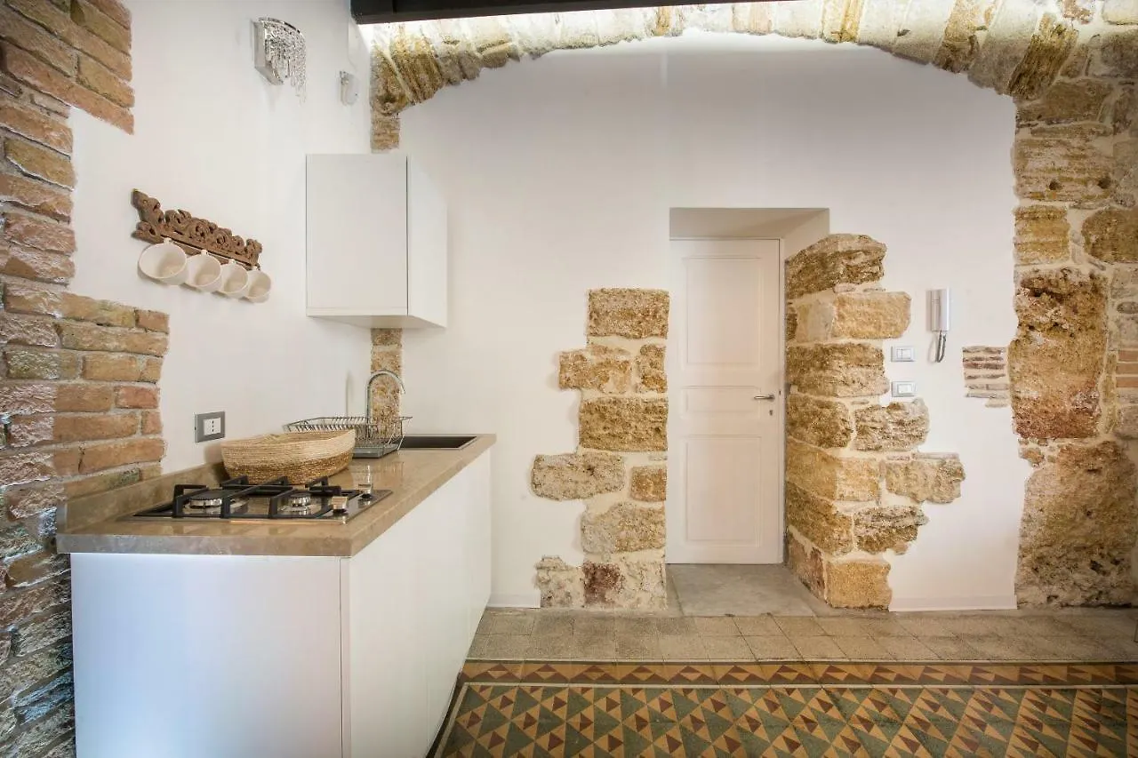 Stylish Home In Front Of Casa Professa Palermo Italy
